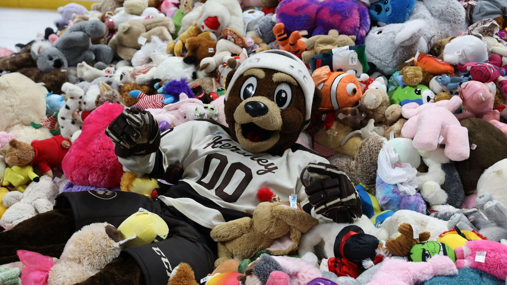 Lancaster fans help continue Hershey's Teddy Bear Toss tradition